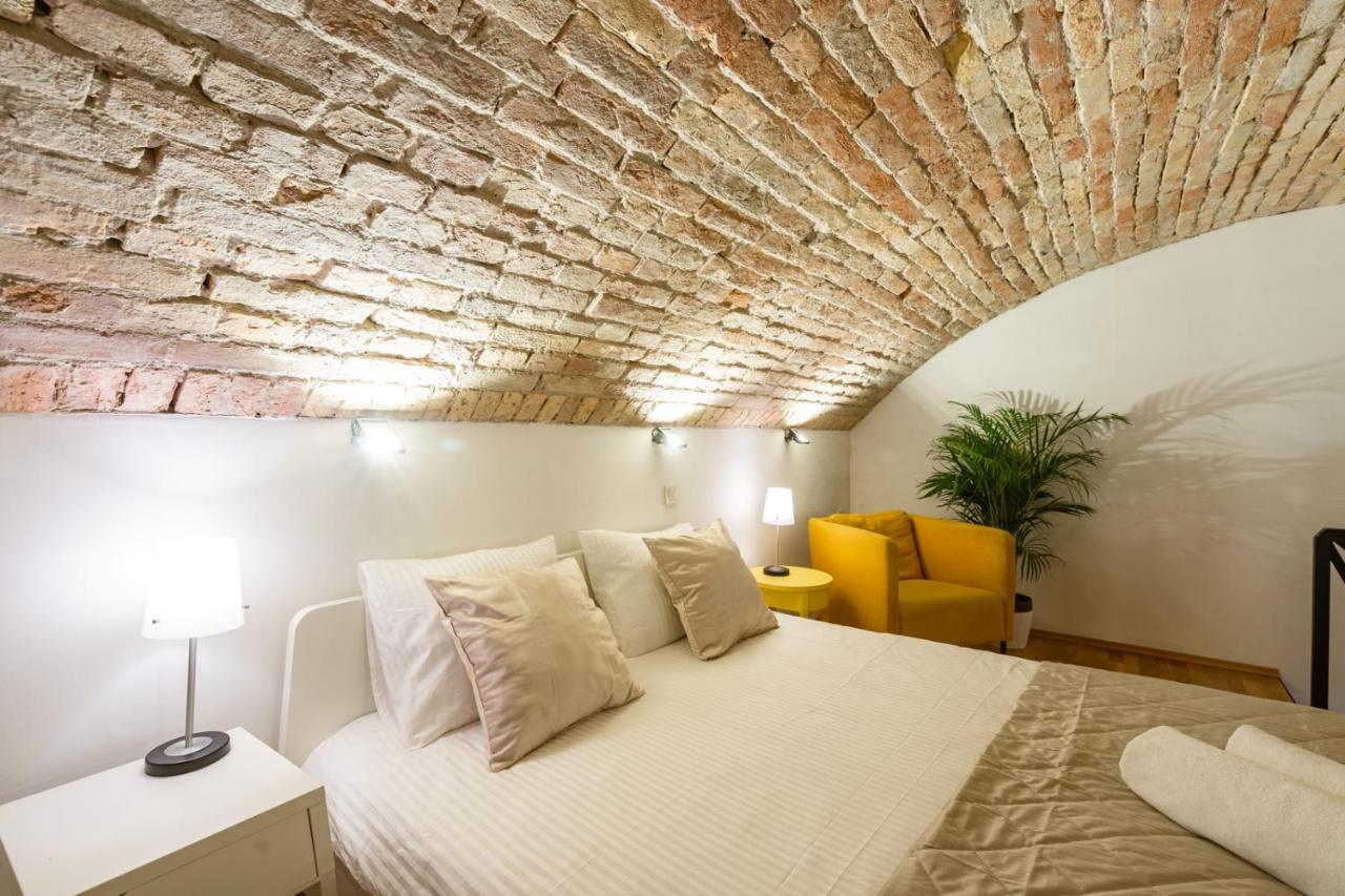 Modern Stylish Apartment @ Superb Central Location Budapest Bagian luar foto