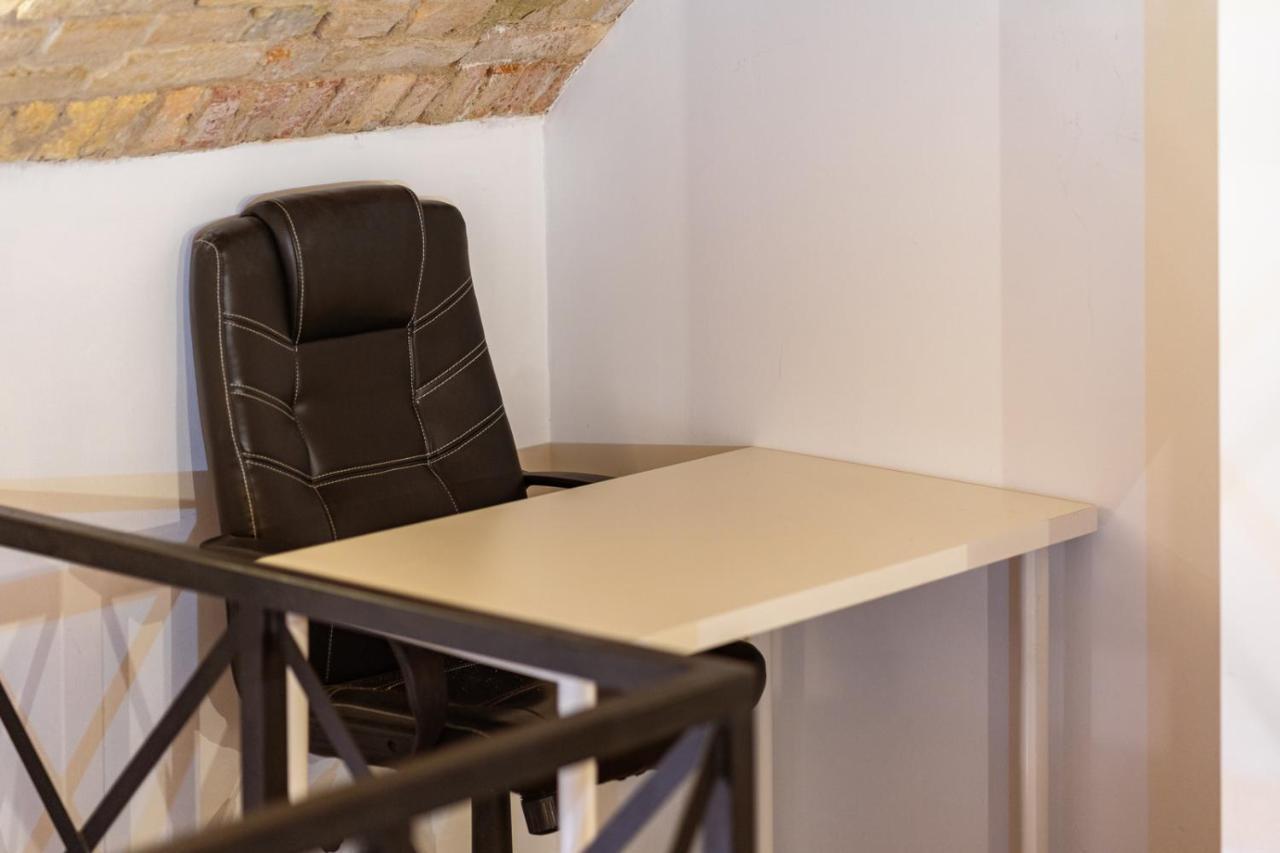 Modern Stylish Apartment @ Superb Central Location Budapest Bagian luar foto