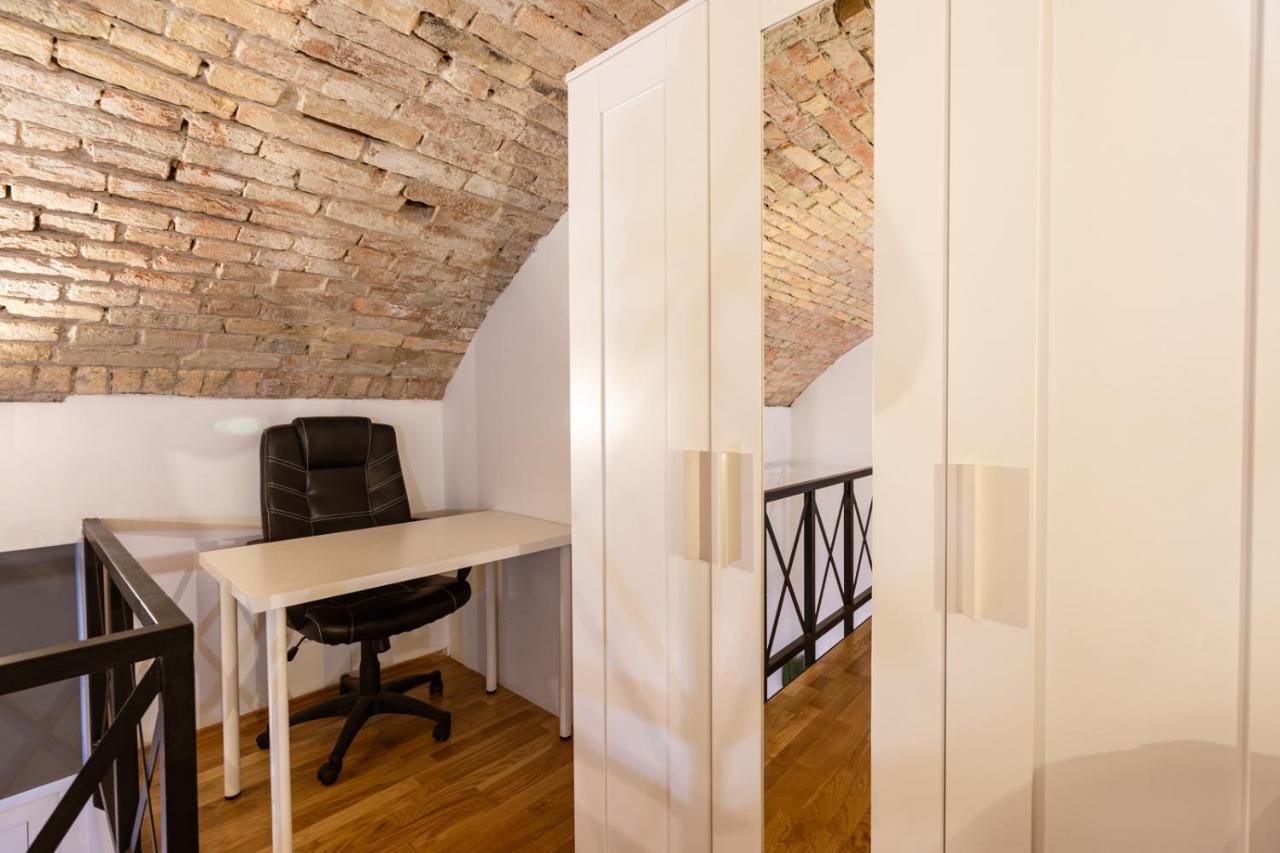 Modern Stylish Apartment @ Superb Central Location Budapest Bagian luar foto