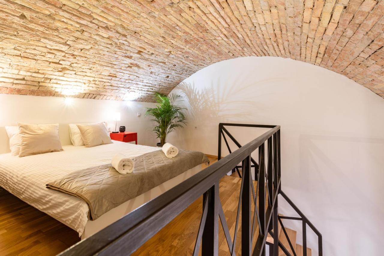 Modern Stylish Apartment @ Superb Central Location Budapest Bagian luar foto